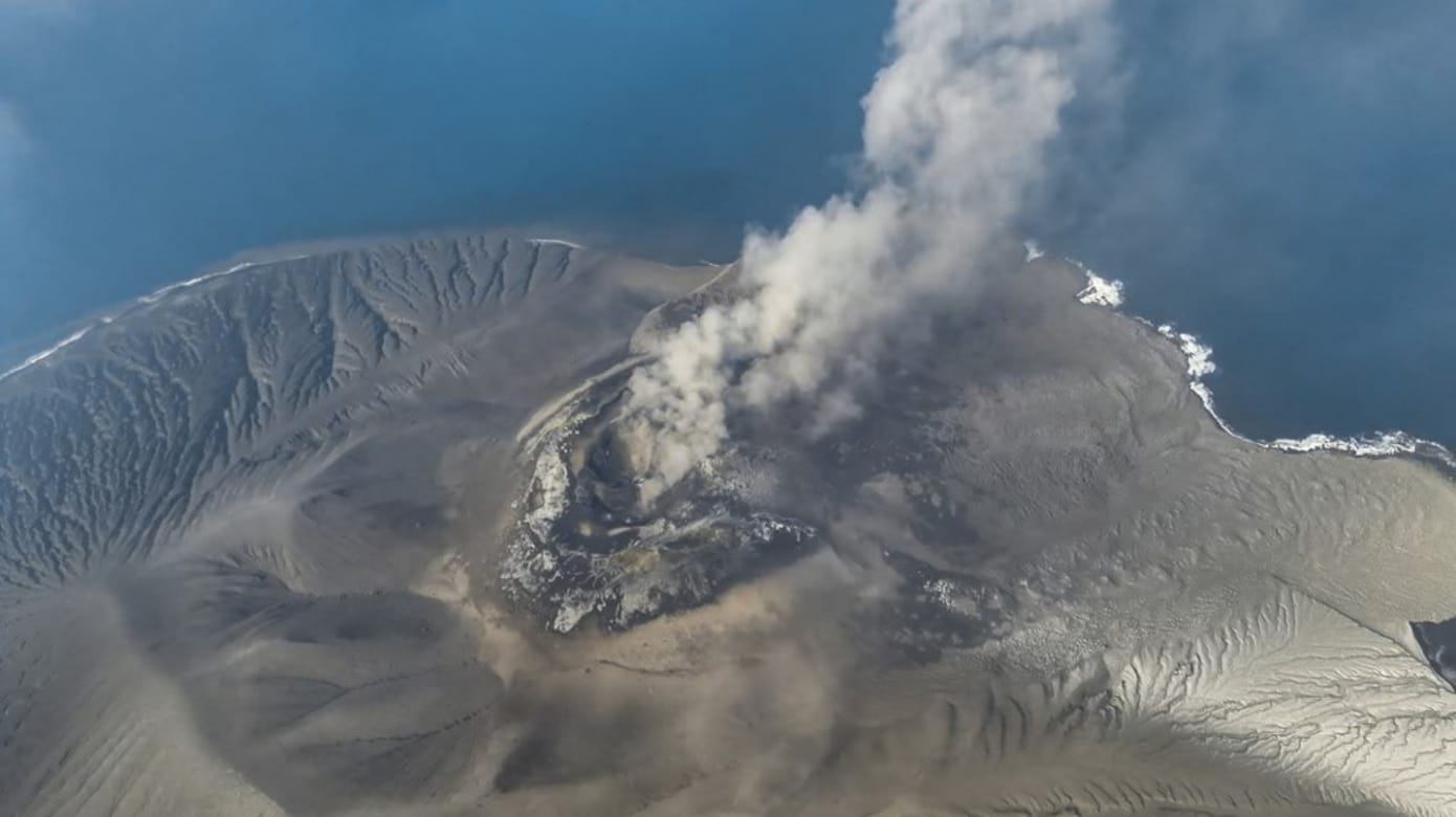 印尼火山喷发1558趟航班延误 逾15万乘客滞留