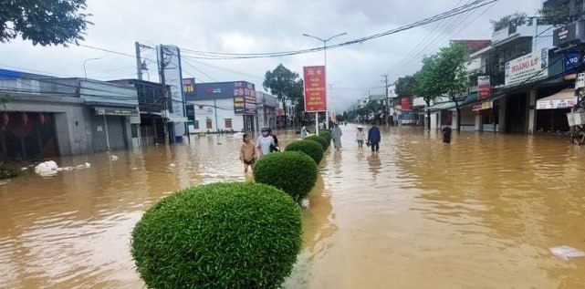 越南中部热带低压!多地暴雨,河流或发洪水