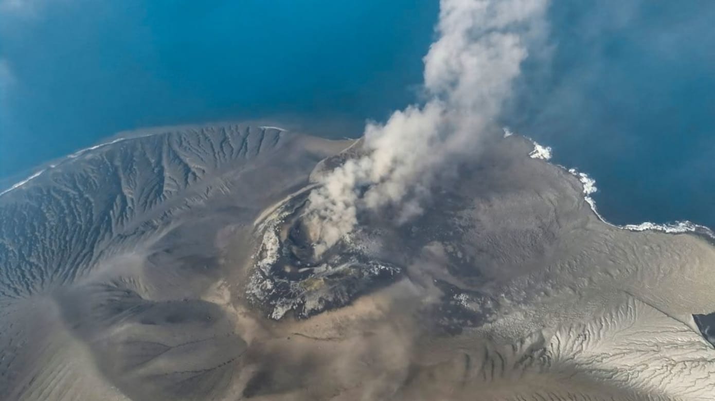 印尼喀拉喀托之子火山喷发后 附近出现两新岛