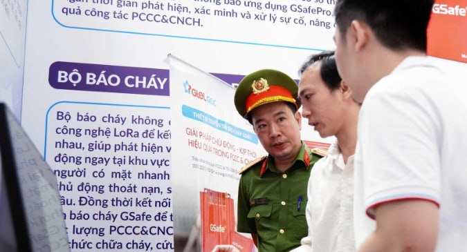 胡志明市中心门户地区加强迷你公寓和隔间出租房消防检查