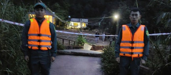 越南大叻普伦山口落石，溪吉桥被冲塌致35人隔绝