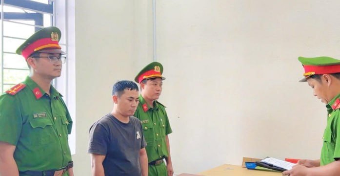 多乐省男子因情感纠纷持刀伤人 被警方拘留