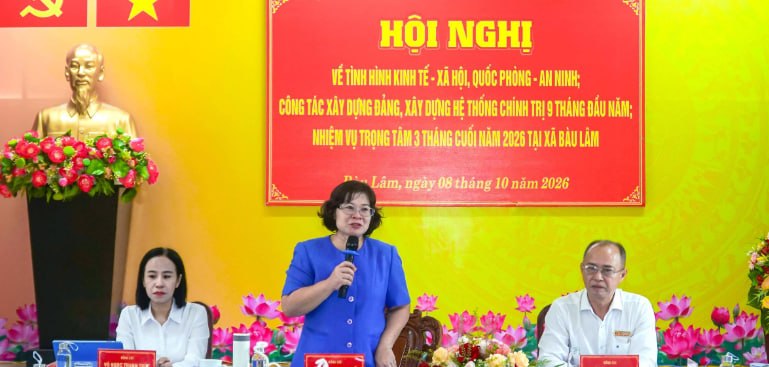 胡志明市市委副书记文氏白雪出席保林社评估会议