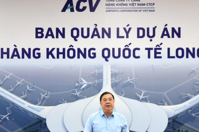 越南副总理范嘉足检查隆城机场进度，要求确保质量安全