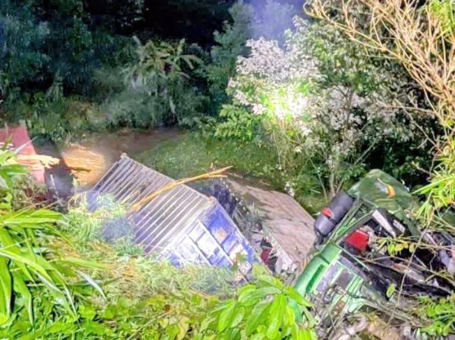 顺化市49号国道金龟岭路段交通事故，38岁司机身亡