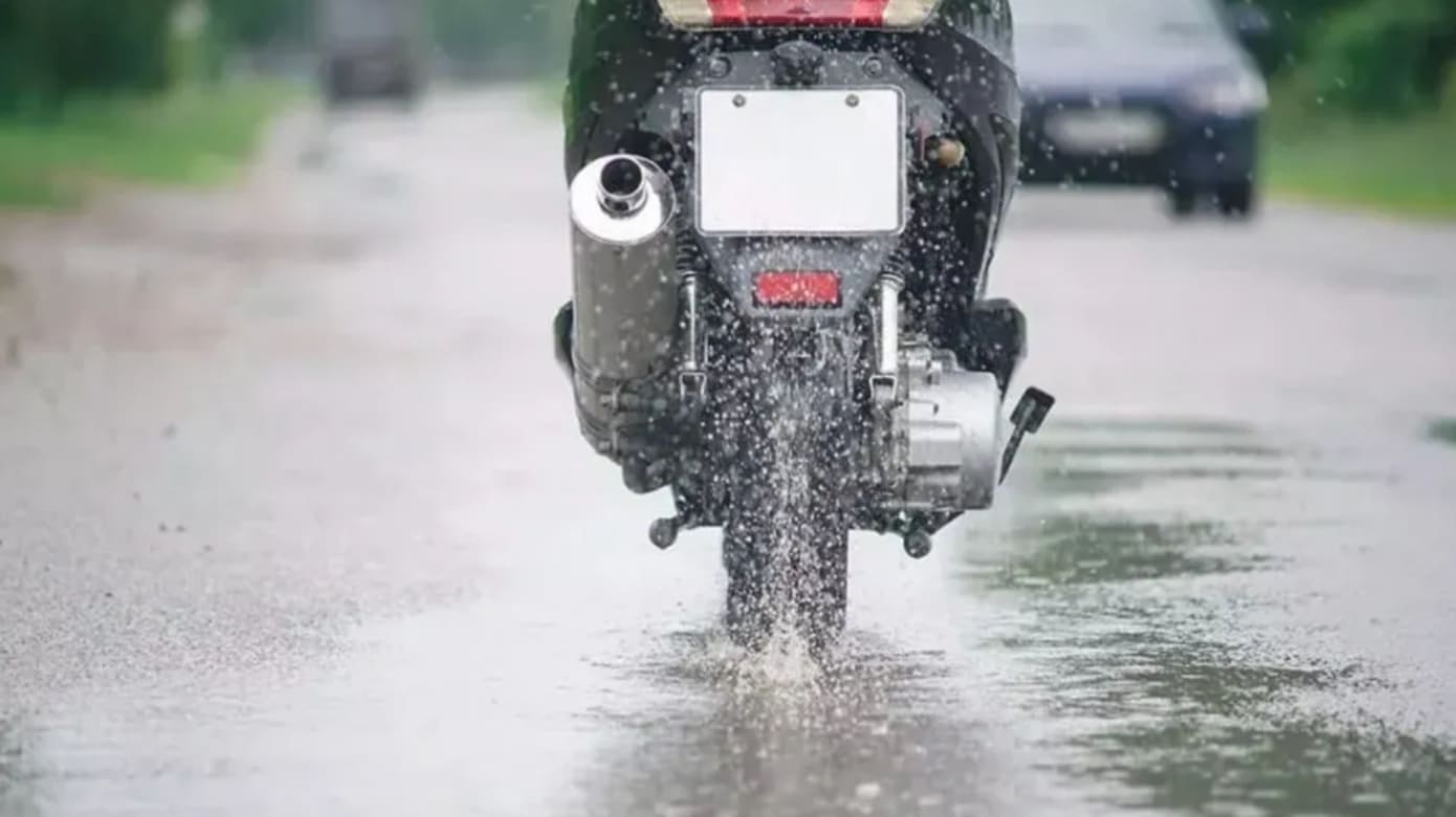 冒雨骑车50公里面试 男子因一句话被录用