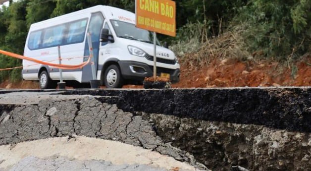 越南大宁岭路段塌陷超40米 28B国道通行受阻