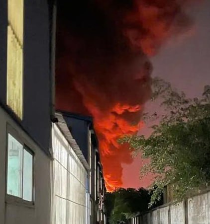 胡志明市一油漆公司发生火灾并伴随巨大爆炸