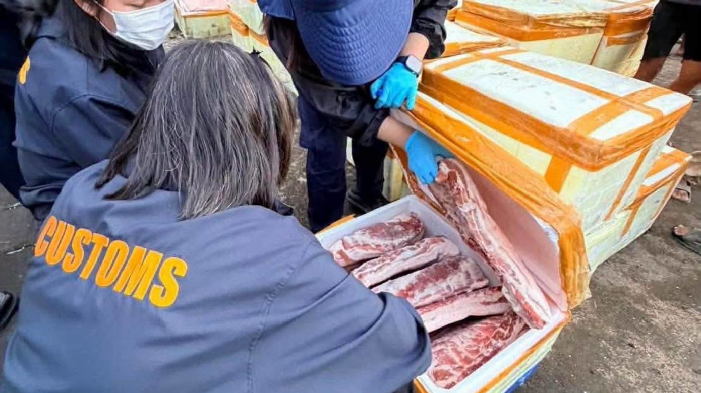 蔬菜当掩护 泰国海关查获逾1万公斤中国走私猪肉