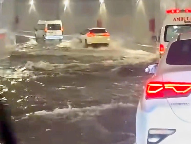 胡志明市安富交通枢纽隧道积水 部分路段临时关闭