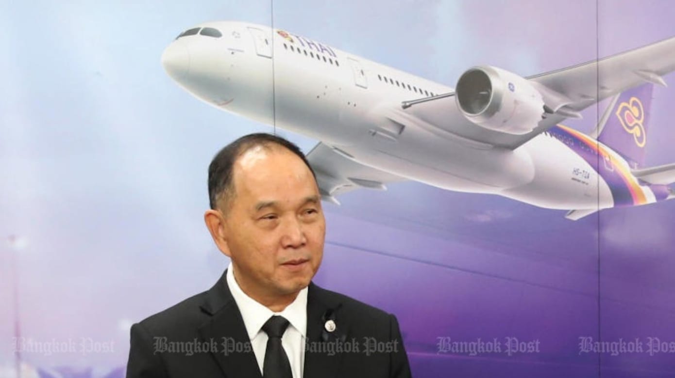 曼谷洪灾导致航班大乱 泰国航空总裁遭革职