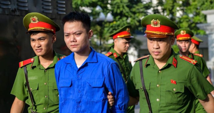 越南中央法医精神病院案续审：被告黎文东承认在院内外吸毒、多次逃离医院