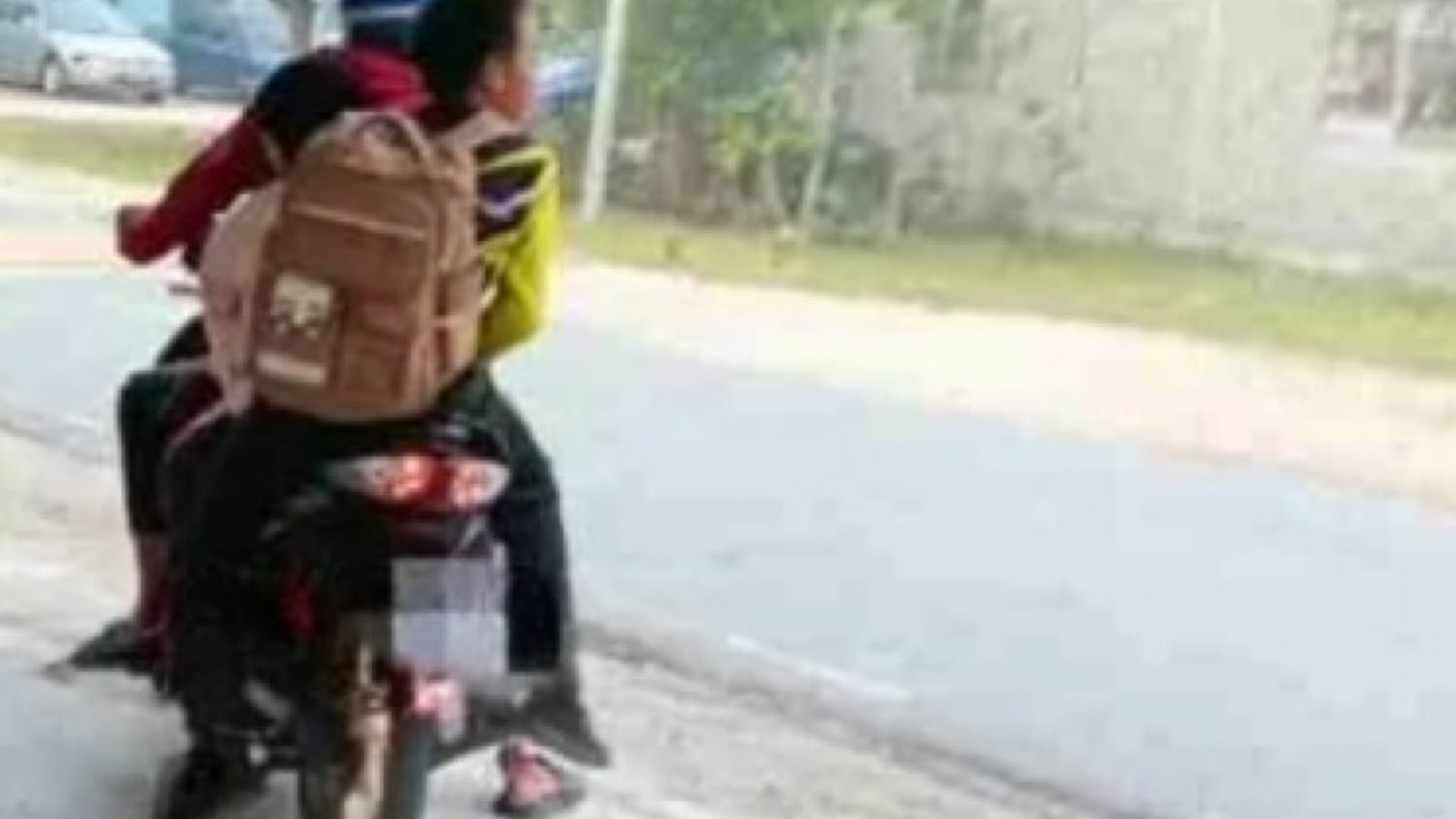 三兄妹遇车祸亡 母亲：哥哥为证明烟霾停课载弟妹出门