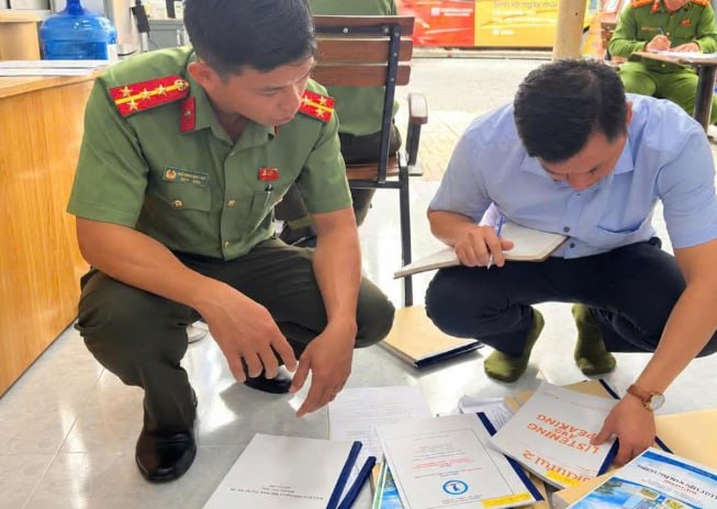 越南同塔省一复印店涉非法印刷教科书被查