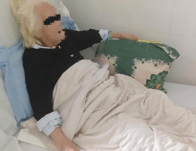 胡志明市阮廌医院为100岁老妇成功手术！助其恢复行走