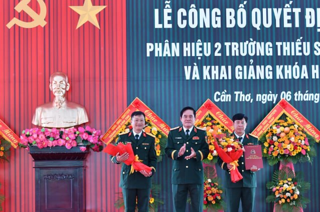 越南南方少年军校第二分校在芹苴成立