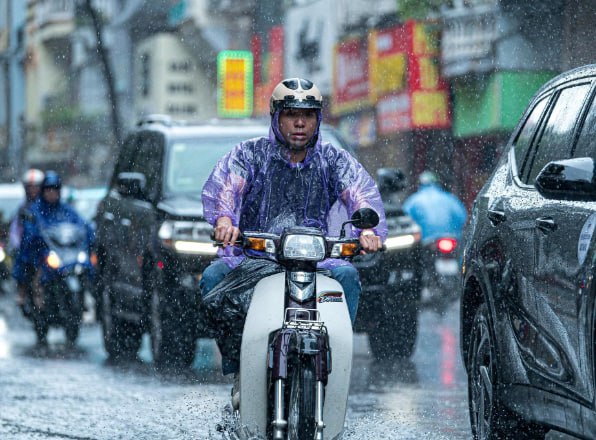 越南中部北部暴雨来袭！局地降雨量或超500毫米